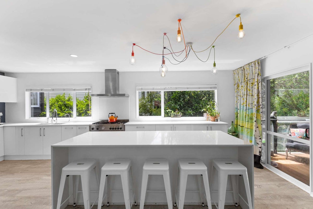 1 Dorothy Road, Laingholm, Auckland - Carousel 1