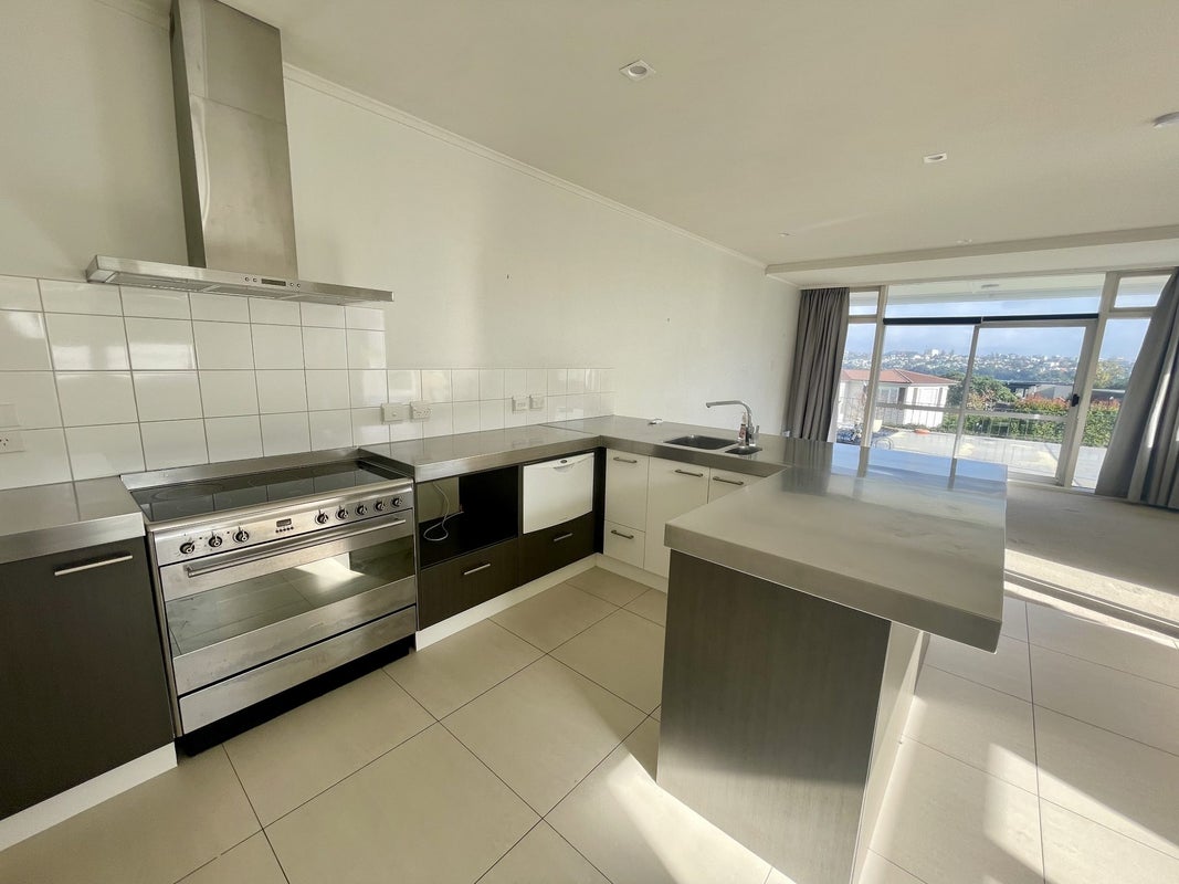 1-5/146 Paritai Drive, Orakei, Auckland - Carousel 2
