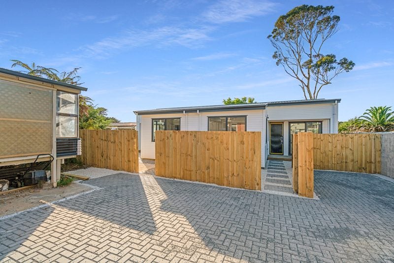18 Kestrel Place, Wai o Taiki Bay, Auckland - Carousel 2