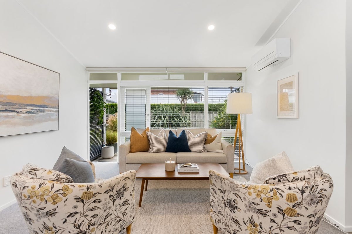 3/6 North Avenue, Narrow Neck, Auckland - Carousel 2