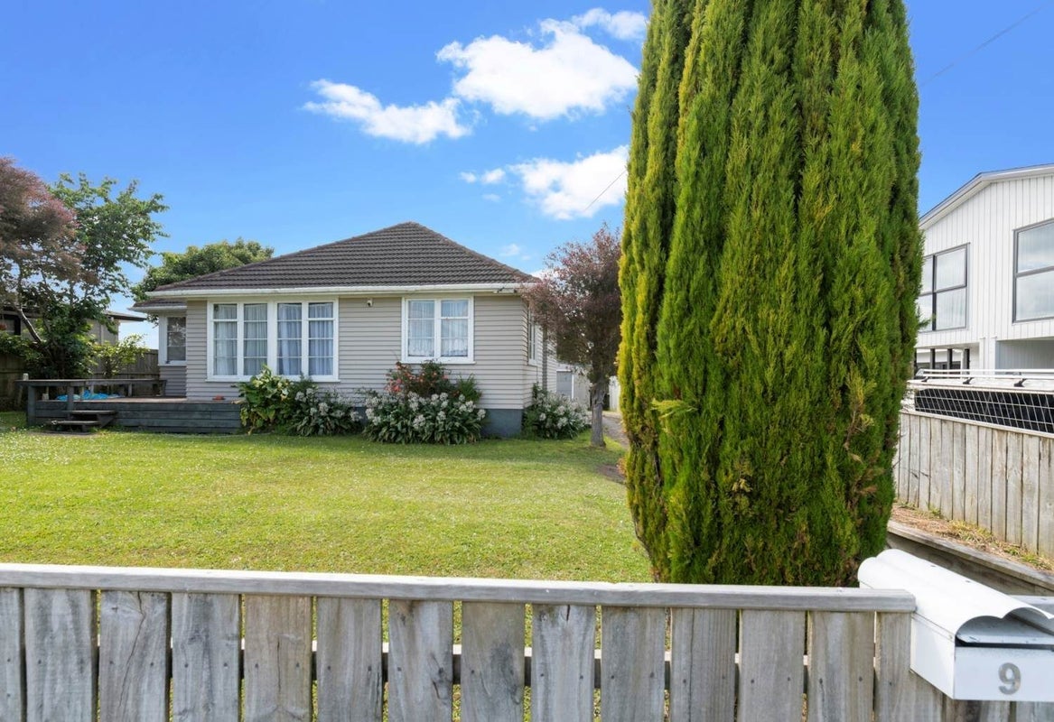 9 Ellen Street, Manurewa East, Auckland - Carousel 1