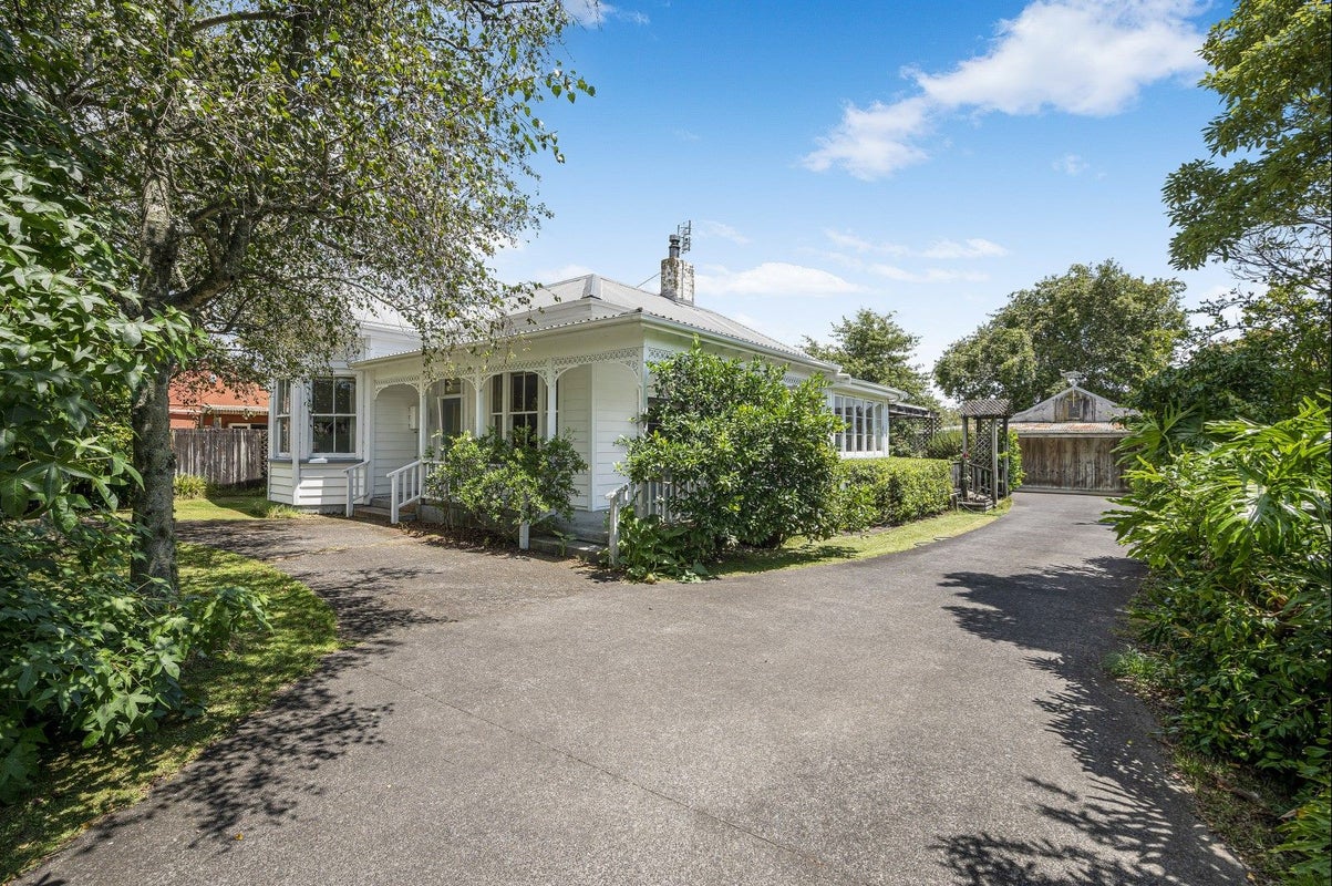 29 Papakura-Clevedon Road, Papakura - Carousel 1