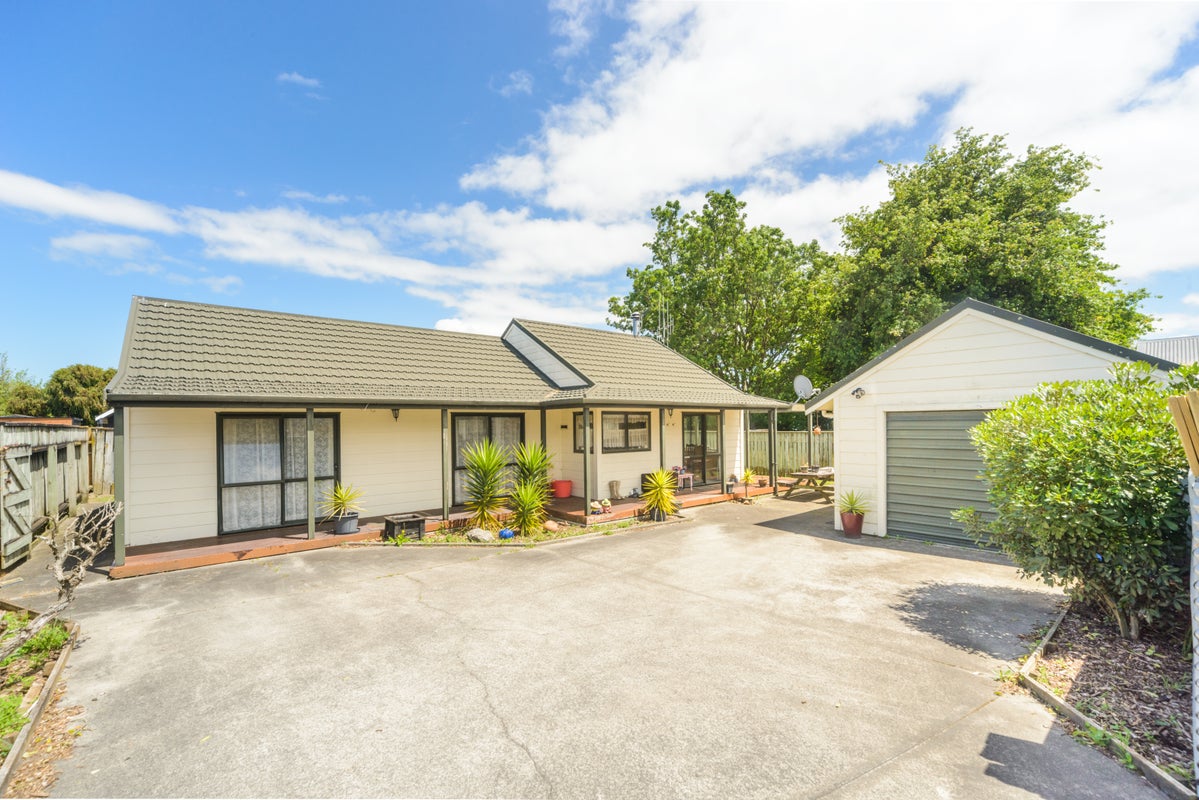 100A Milson Line, Milson, Palmerston North - Carousel 1
