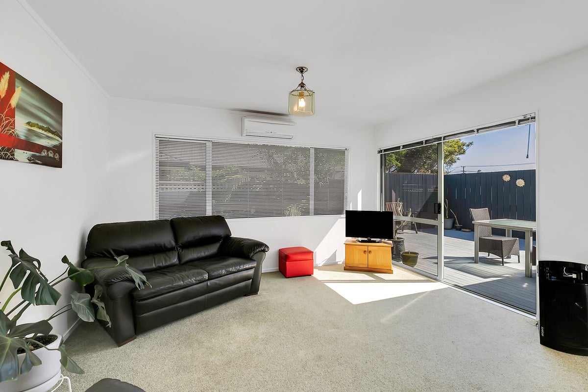 7A Smale Street, Point Chevalier, Auckland - Carousel 2