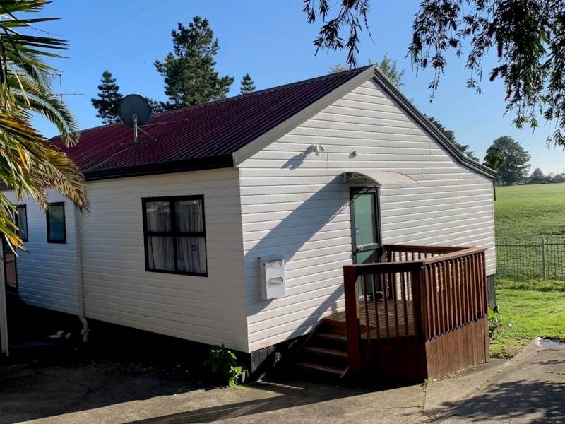 2/31 St Leonards Road, Kelston, Auckland - Carousel 1