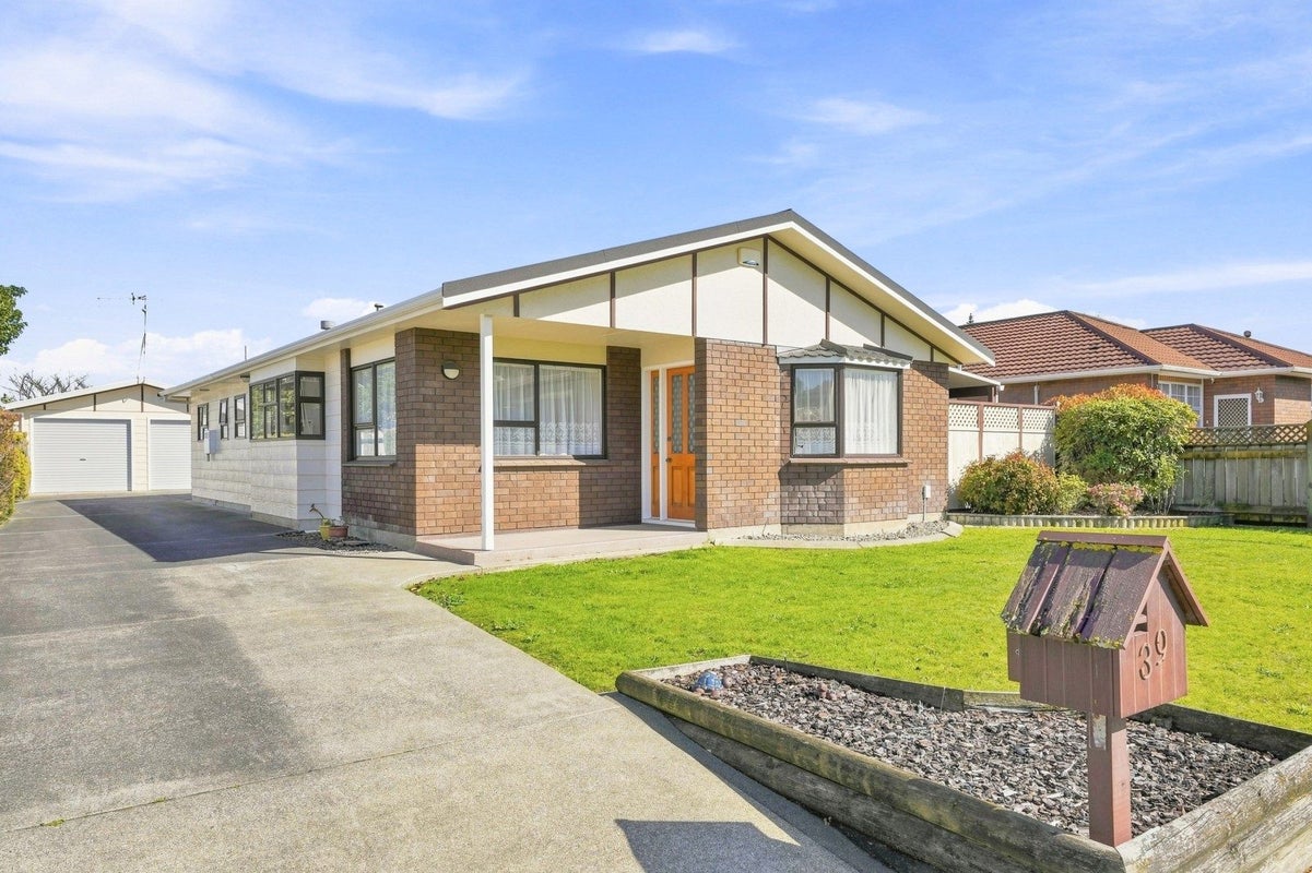 39 Treadwell Street, Springvale, Whanganui - Carousel 1