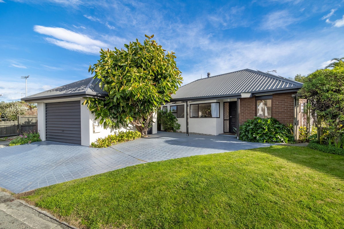 5 Helena Way, The Wood, Nelson - Carousel 1