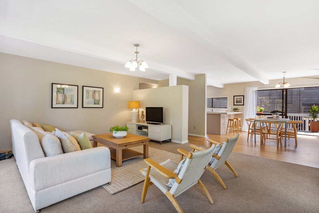 1/10 Lydia Avenue, Northcote, Auckland - Carousel 2
