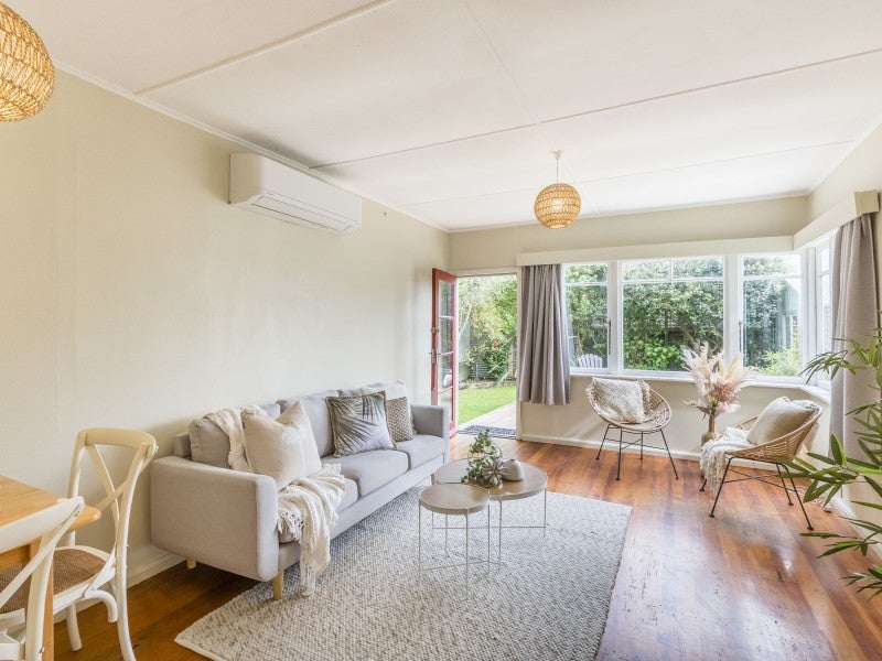 2 Hemara Street, Waikanae Beach, Waikanae - Carousel 2