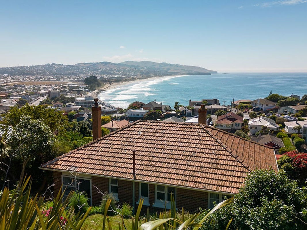 68A Cliffs Road, Saint Clair, Dunedin - Carousel 1