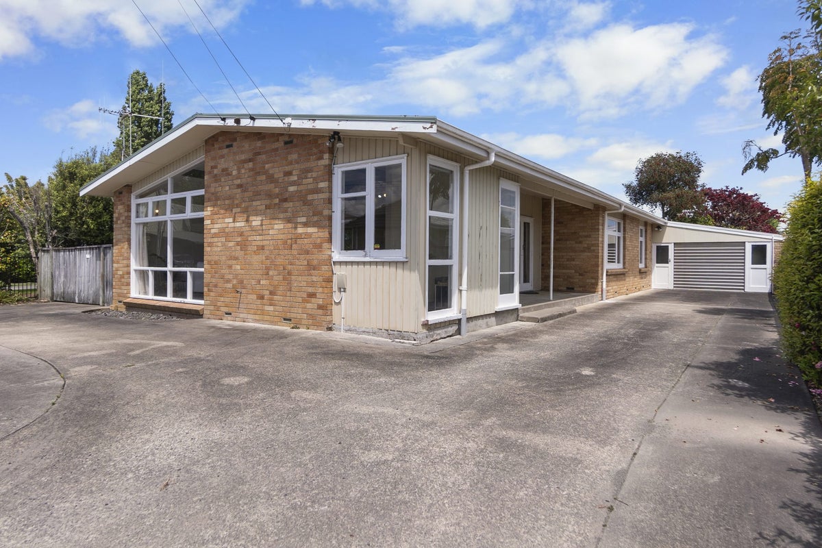 24 Braid Road, St Andrews, Hamilton - Carousel 1