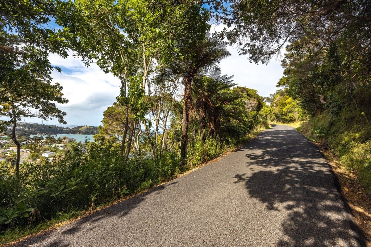 4 Lannan Road, Surfdale, Waiheke Island - Carousel 11