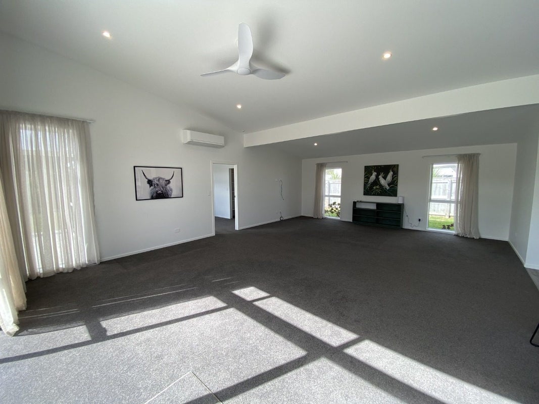 48/48A Kent Avenue, Waitarere Beach, Levin - Carousel 2