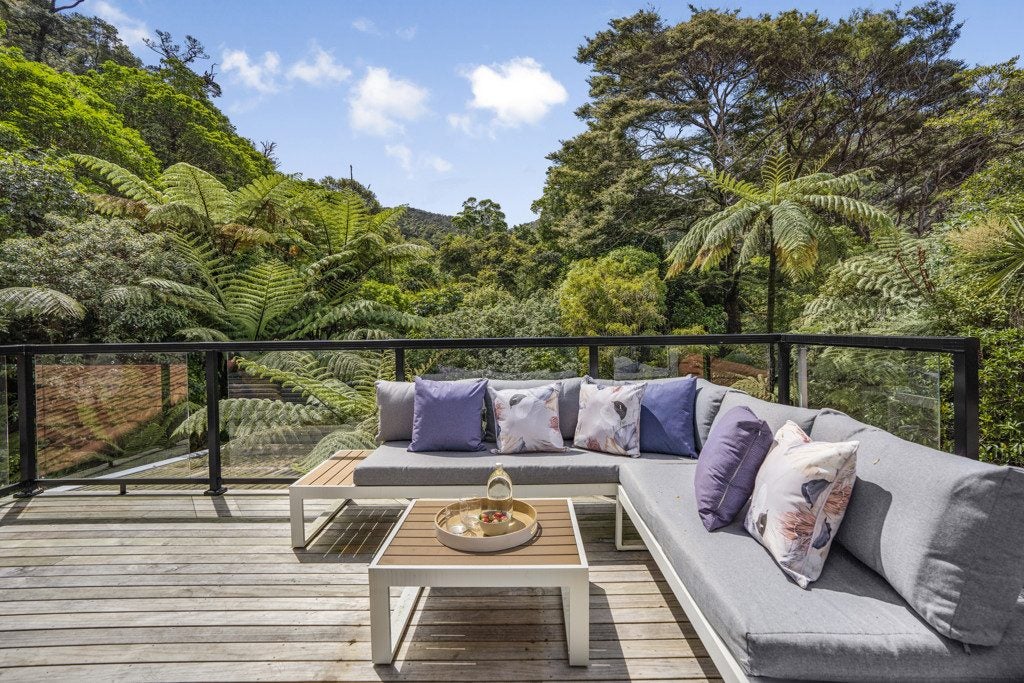 5 Lady Bell Grove, Lowry Bay, Lower Hutt - Carousel 27