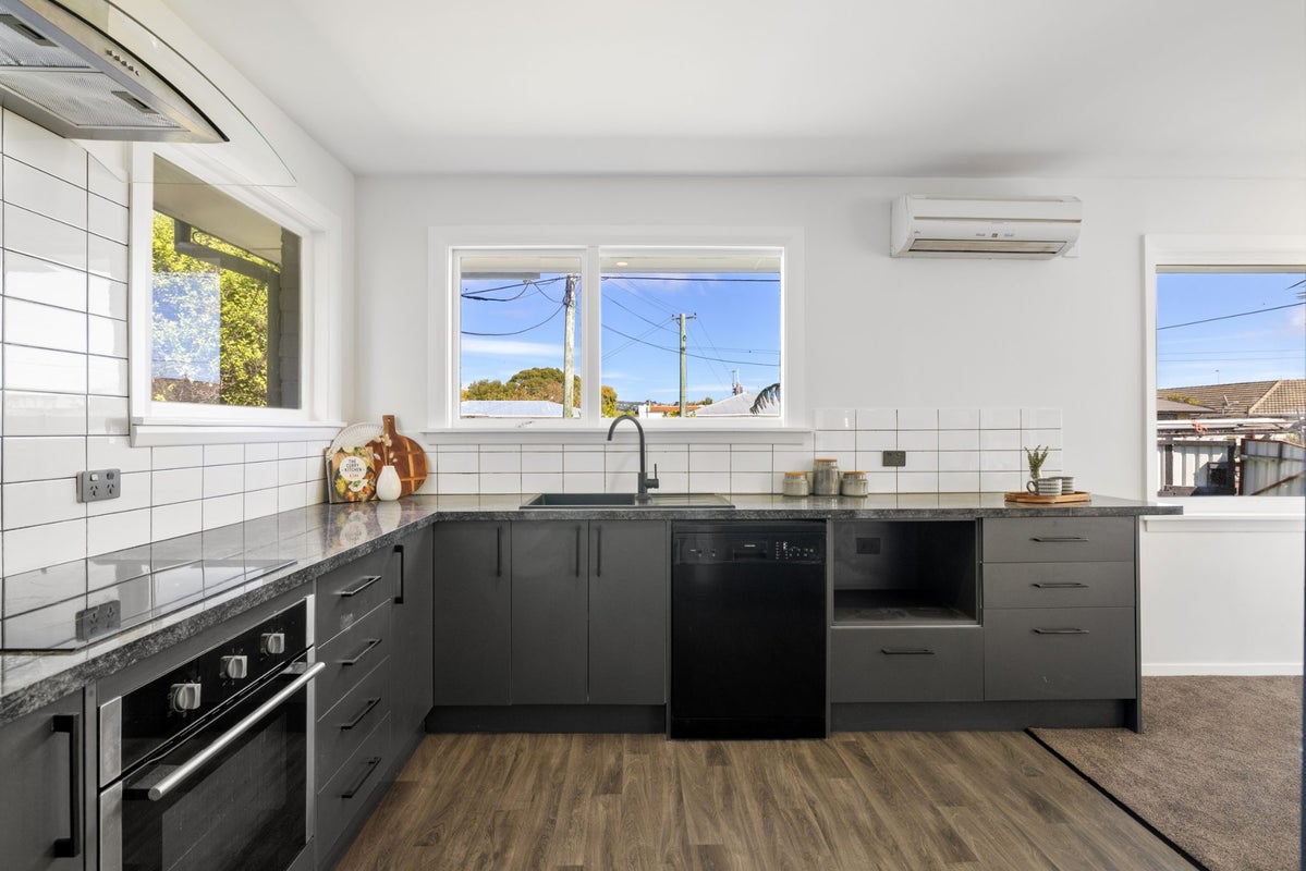 8 Compton Street, Woolston, Christchurch - Carousel 2