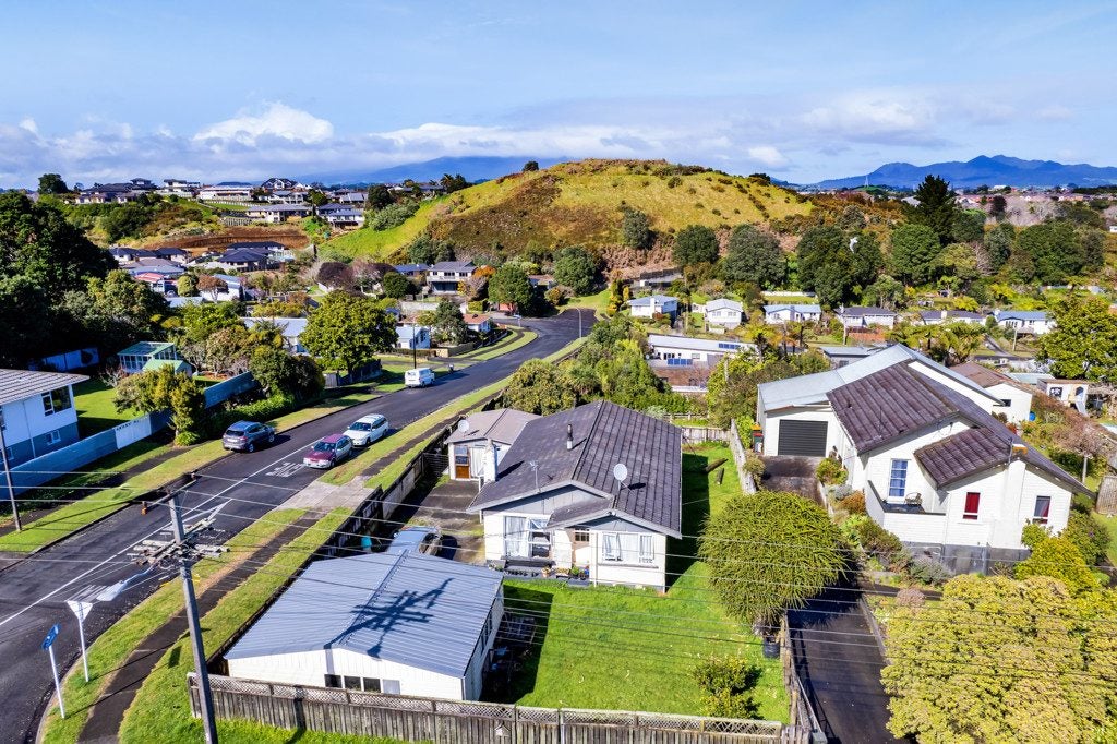 93 Omata Road, Marfell, New Plymouth - Carousel 17