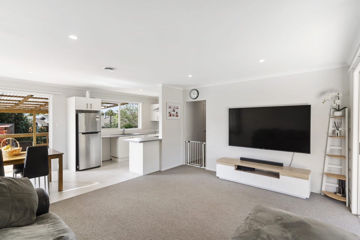 156 Metcalfe Road, Ranui, Auckland - Carousel 1