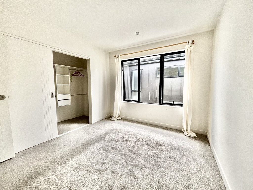 2/28 Smythe Road, Henderson, Auckland - Carousel 10
