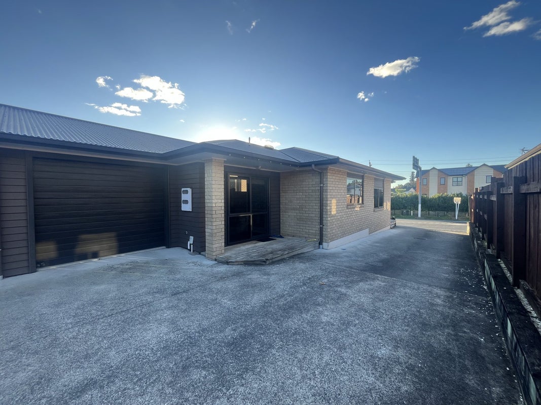 2/50 Lorne Street, Melville, Hamilton - Carousel 1