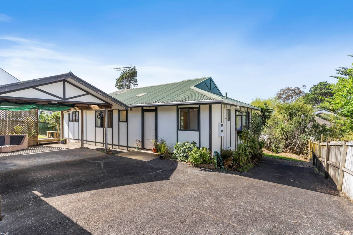 9A Caronia Crescent, Lynfield, Auckland - Carousel 1