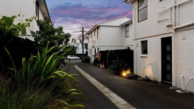 2/544 Barbadoes Street, Edgeware, Christchurch - Carousel 1