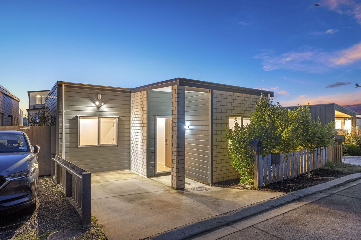 9 Heri Lane, Westgate, Auckland - Carousel 1