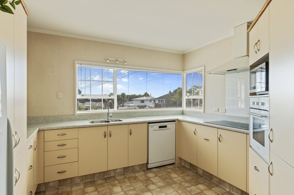 188 Mangorei Road, Merrilands, New Plymouth - Carousel 2