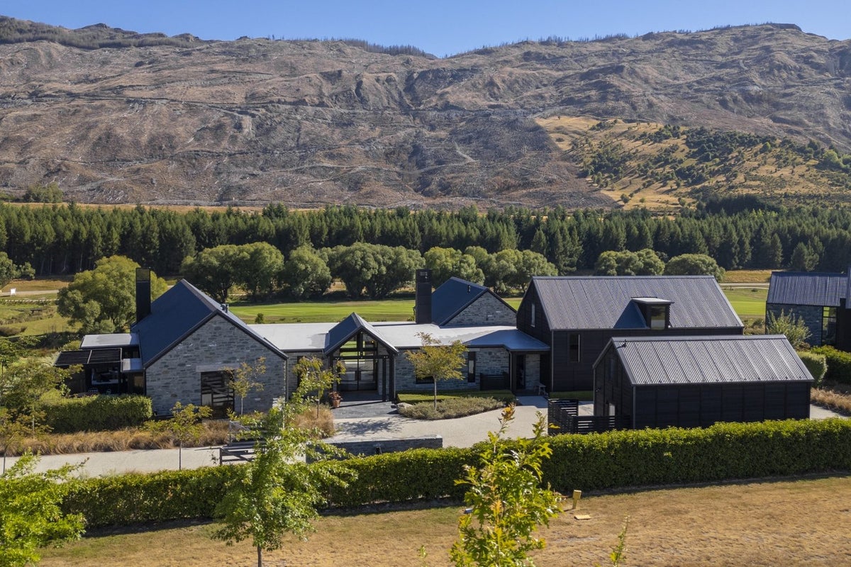 11 Dalgleish Lane, Queenstown - Carousel 2