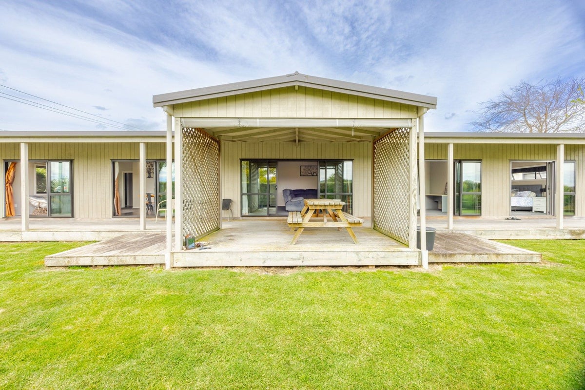15 Lake View Road, Waipukurau, Waipukurau - Carousel 2