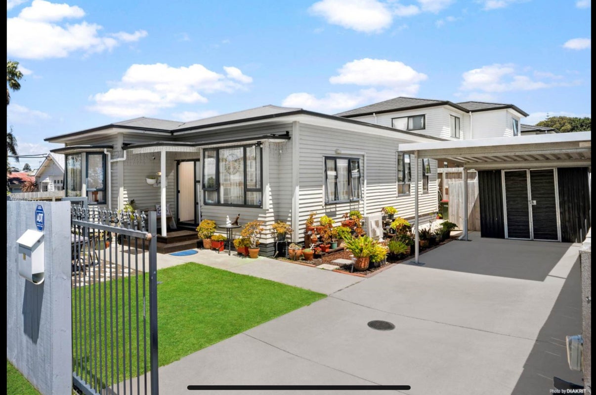 10 Viola Avenue, Mangere East, Auckland - Carousel 2