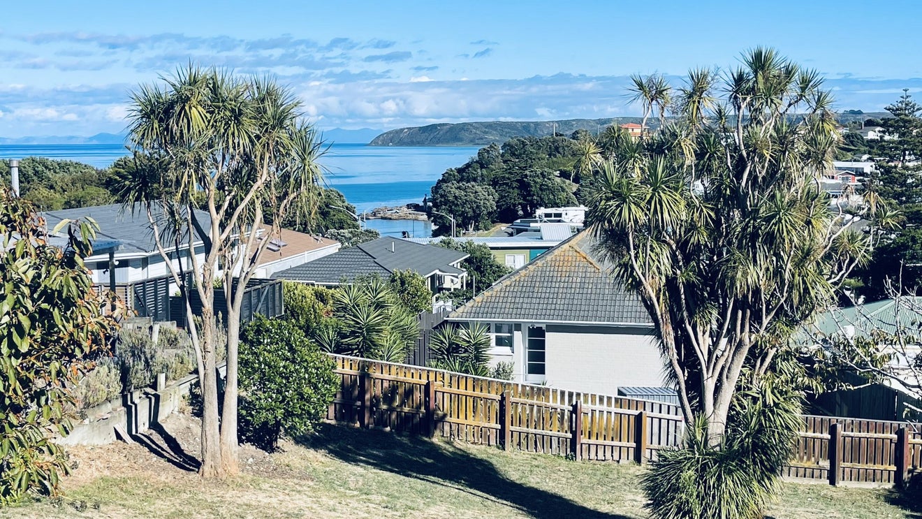 3 Thornley Street, Titahi Bay, Porirua - Carousel 1