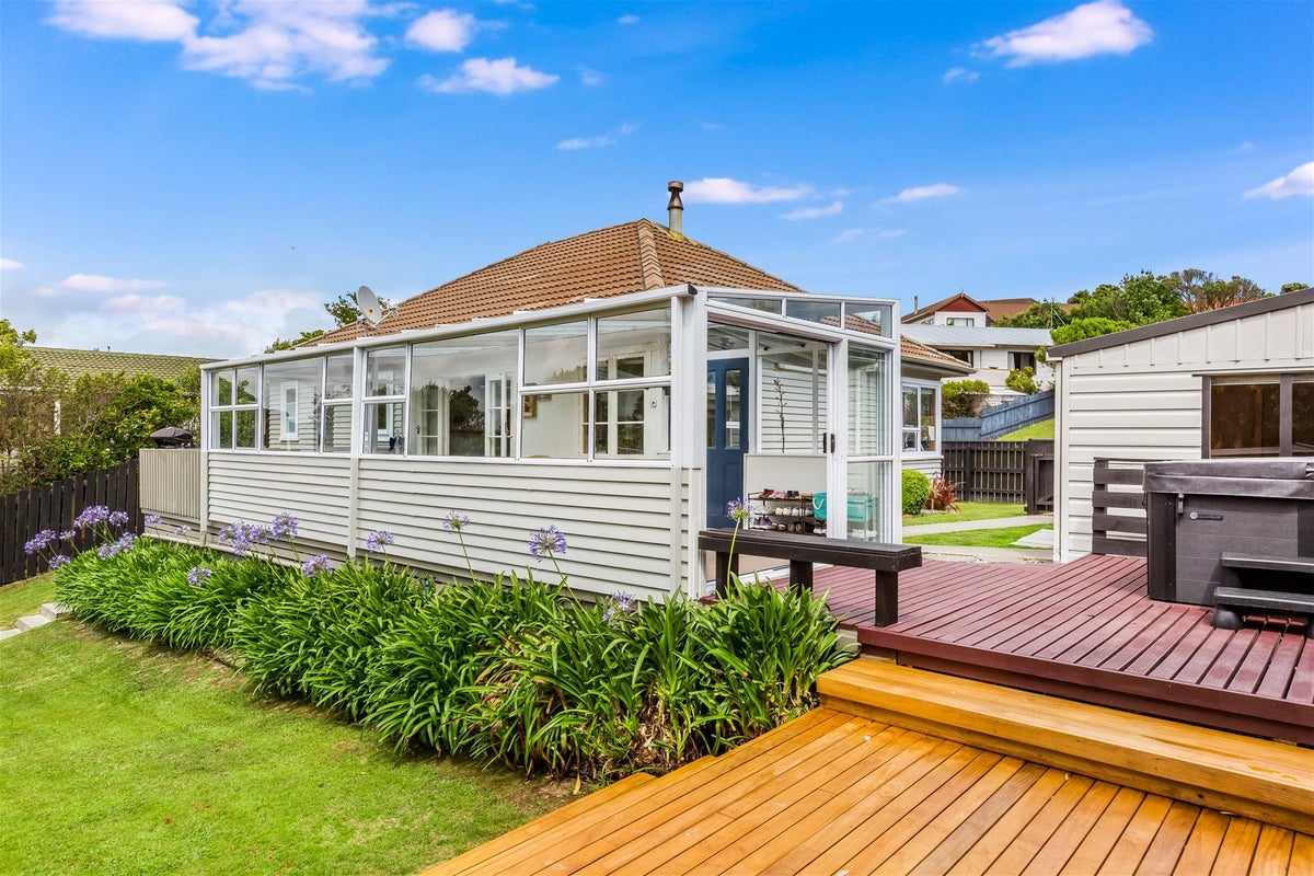 40 Bodmin Terrace, Camborne, Porirua - Carousel 2