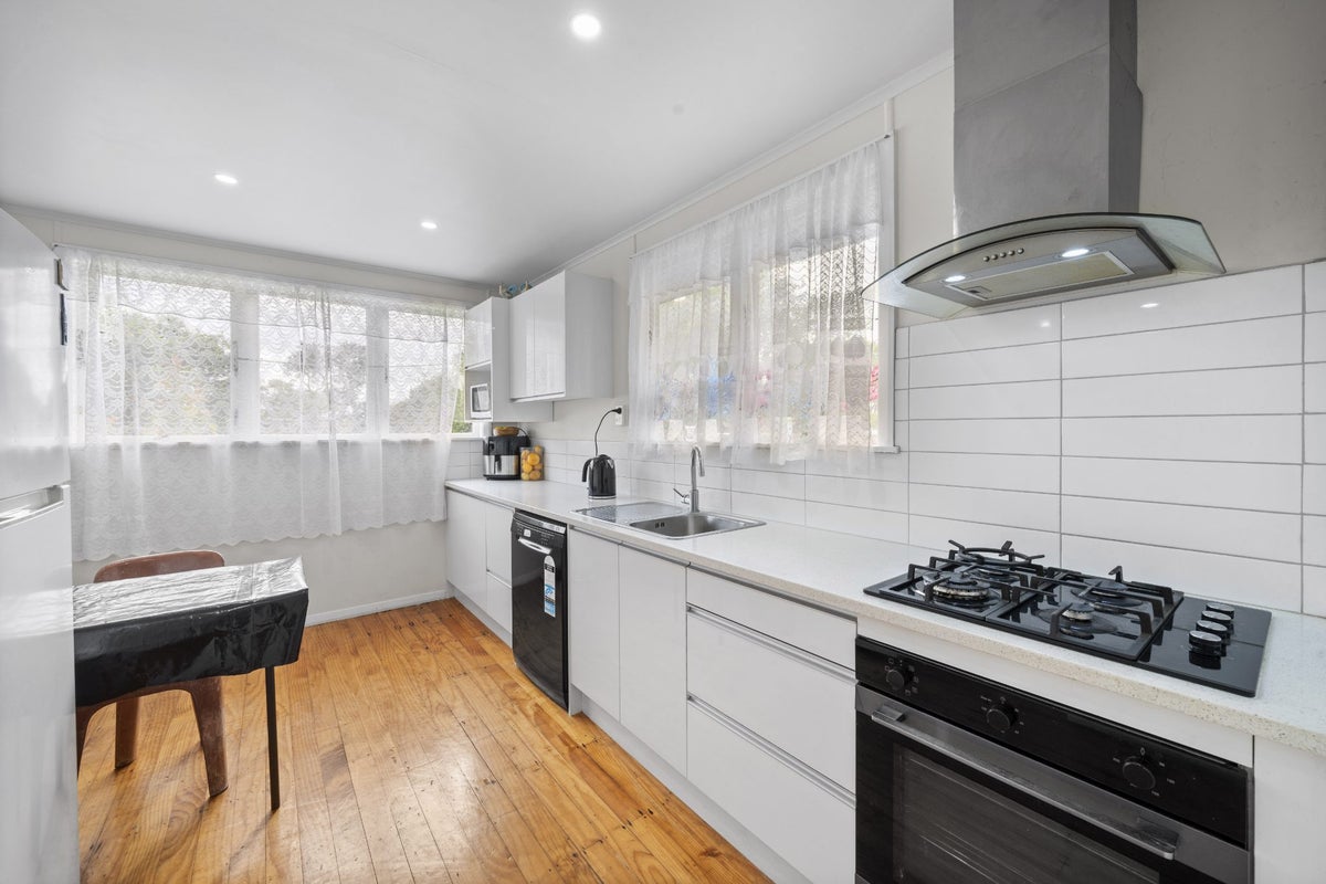 54 Windrush Close, Mangere, Auckland - Carousel 2