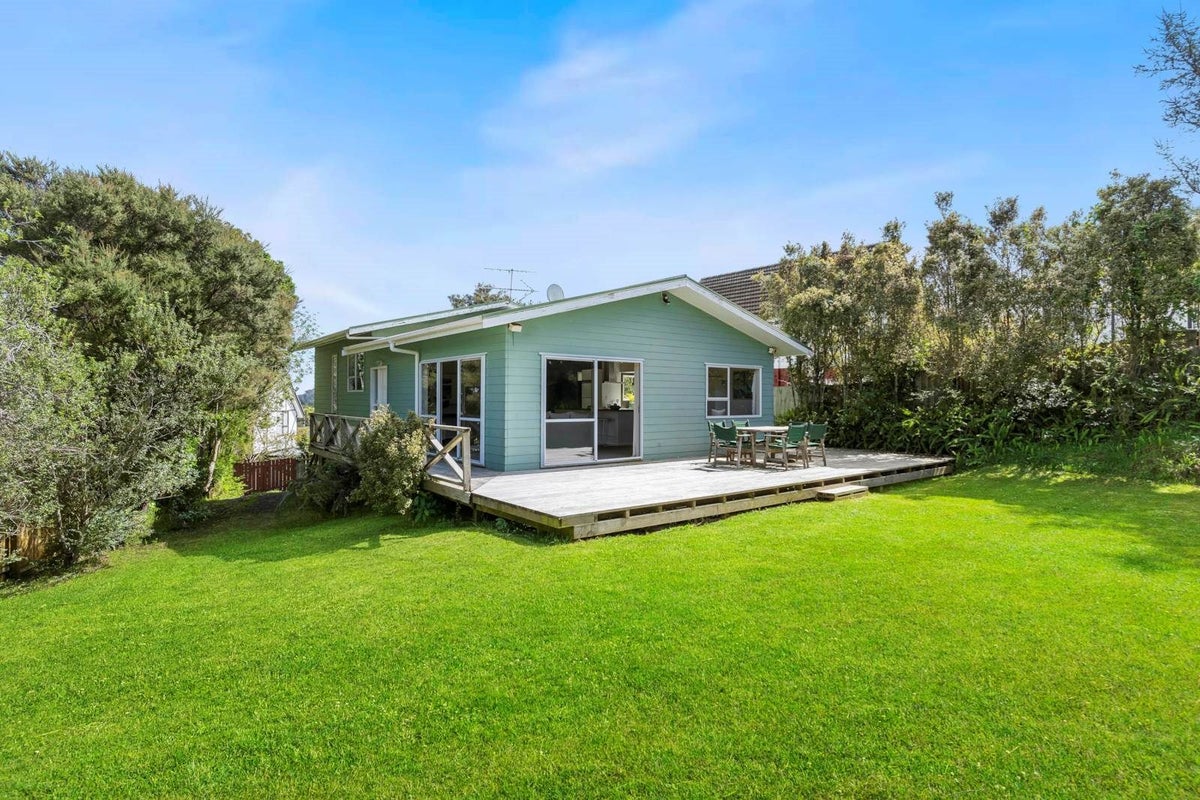 1/28 Tree View Avenue , Glenfield, Auckland - Carousel 1