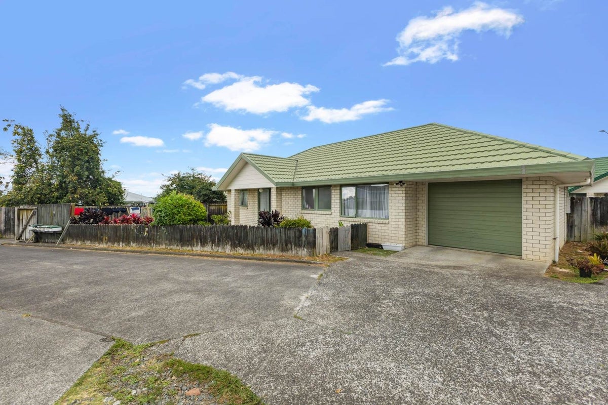 1/13 Solveig Place, Randwick Park, Auckland - Carousel 2