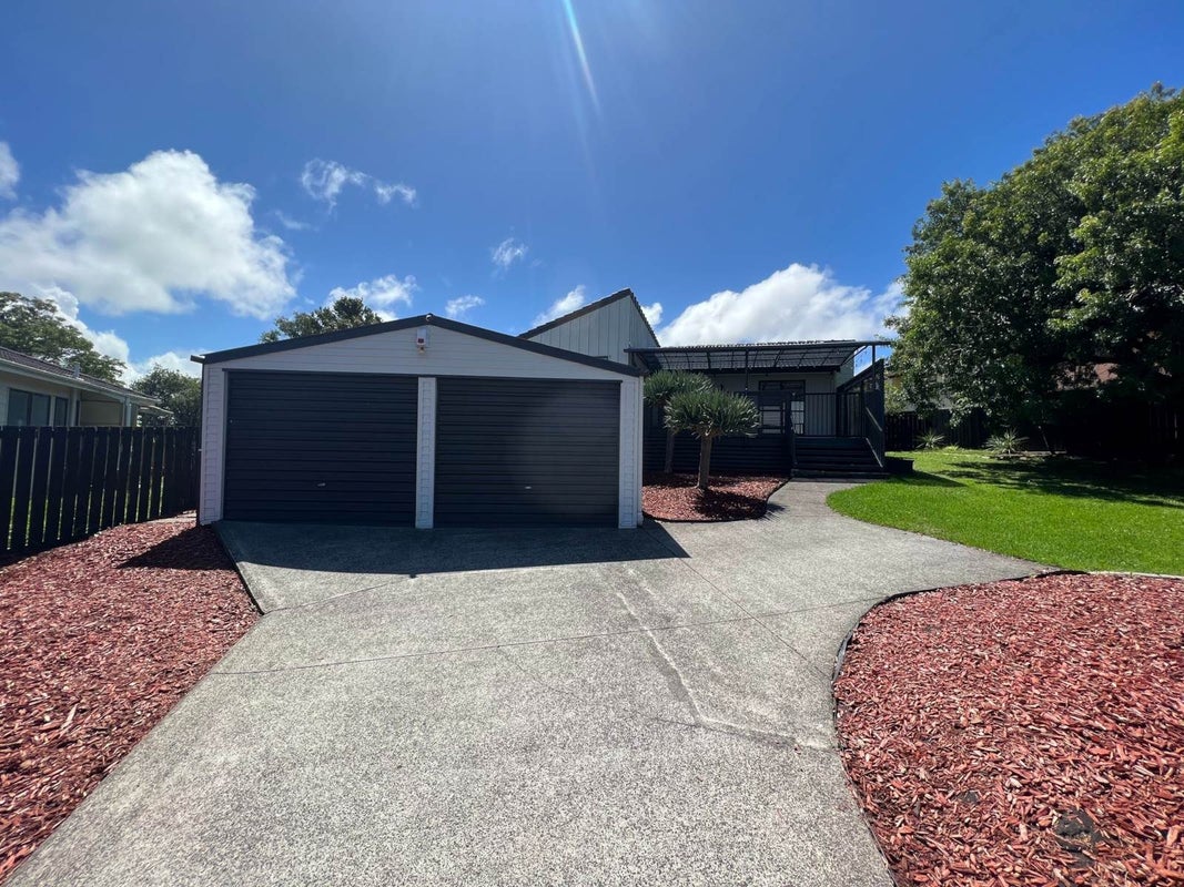32 West Harbour Drive, West Harbour, Auckland - Carousel 1