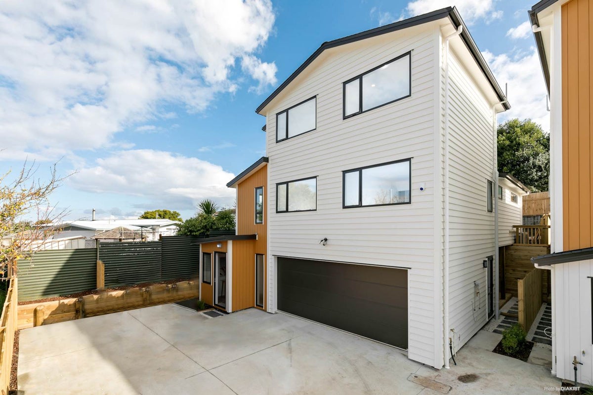 22A Thornlow Street, Glendene, Auckland - Carousel 1
