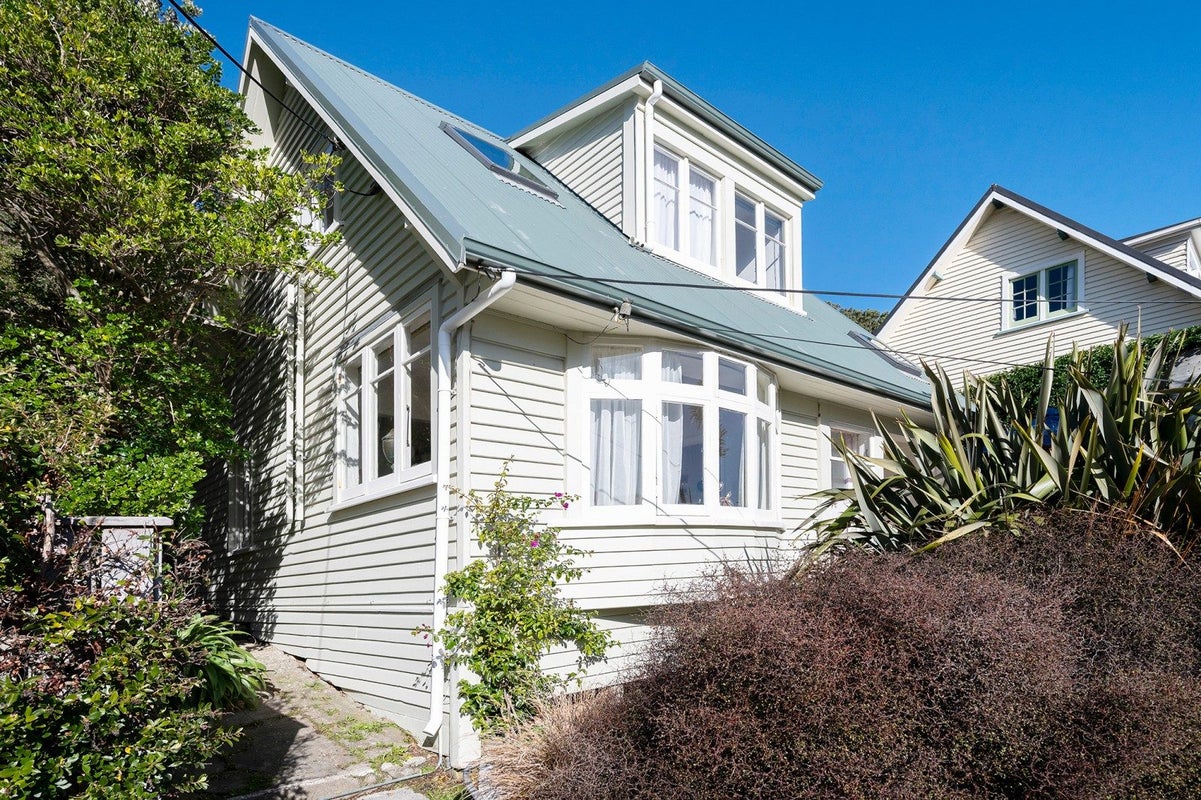 20 Jackson Street, Island Bay, Wellington - Carousel 1