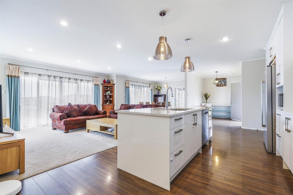 35 Sylvester Crescent, Flagstaff, Hamilton - Carousel 2
