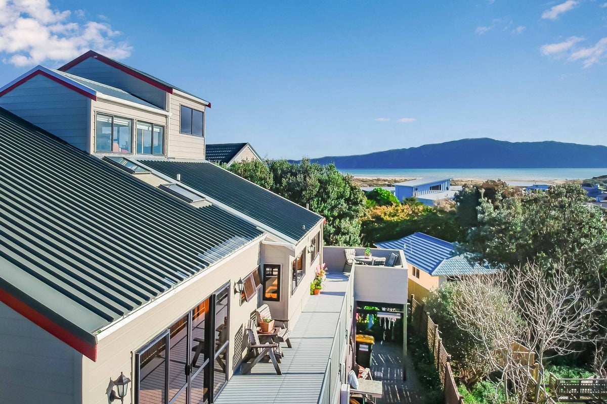40 Hicks Crescent, Waikanae Beach, Waikanae - Carousel 2