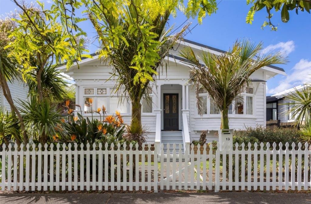 13 Chester Avenue, Westmere, Auckland - Carousel 1
