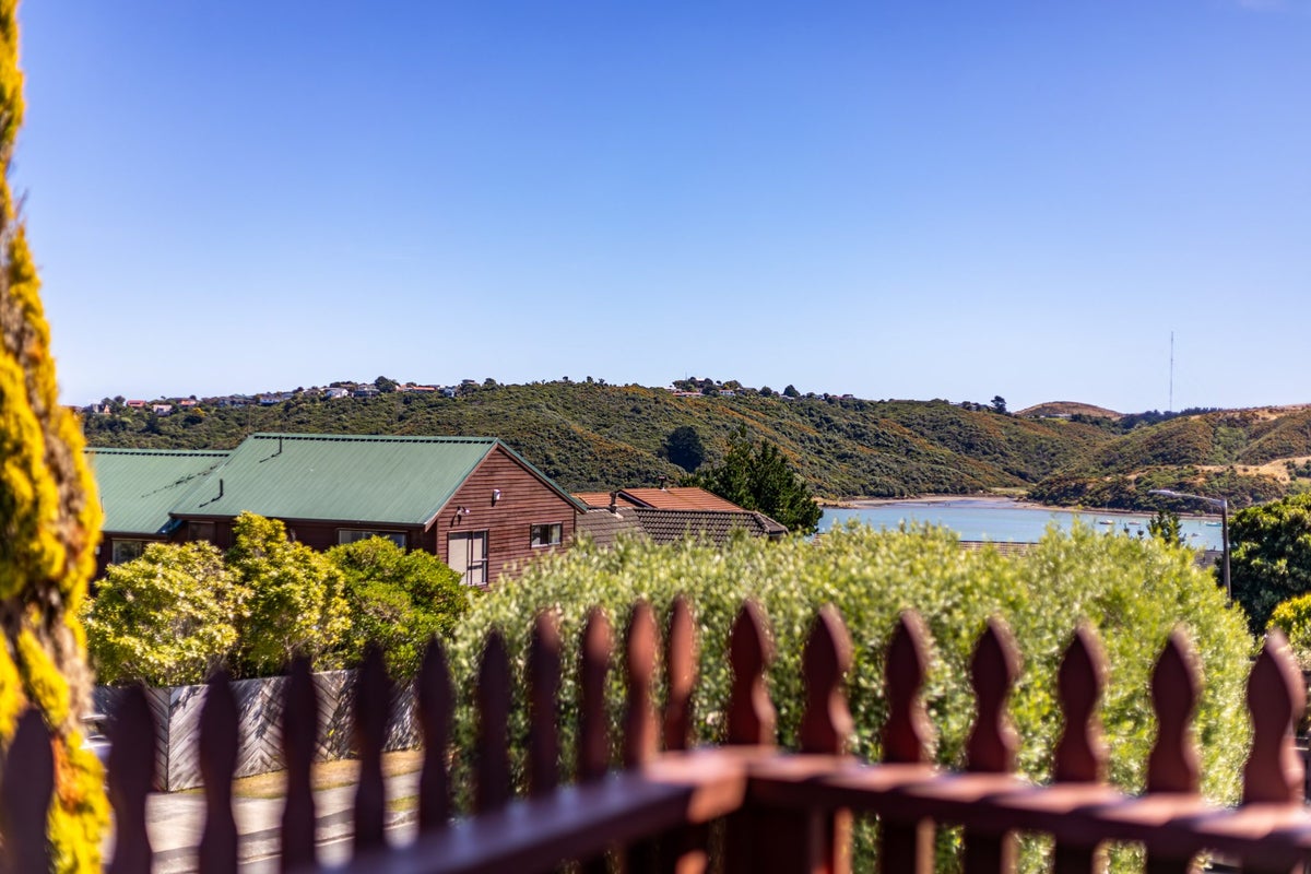 49 Kinloch Place, Papakowhai, Porirua - Carousel 2