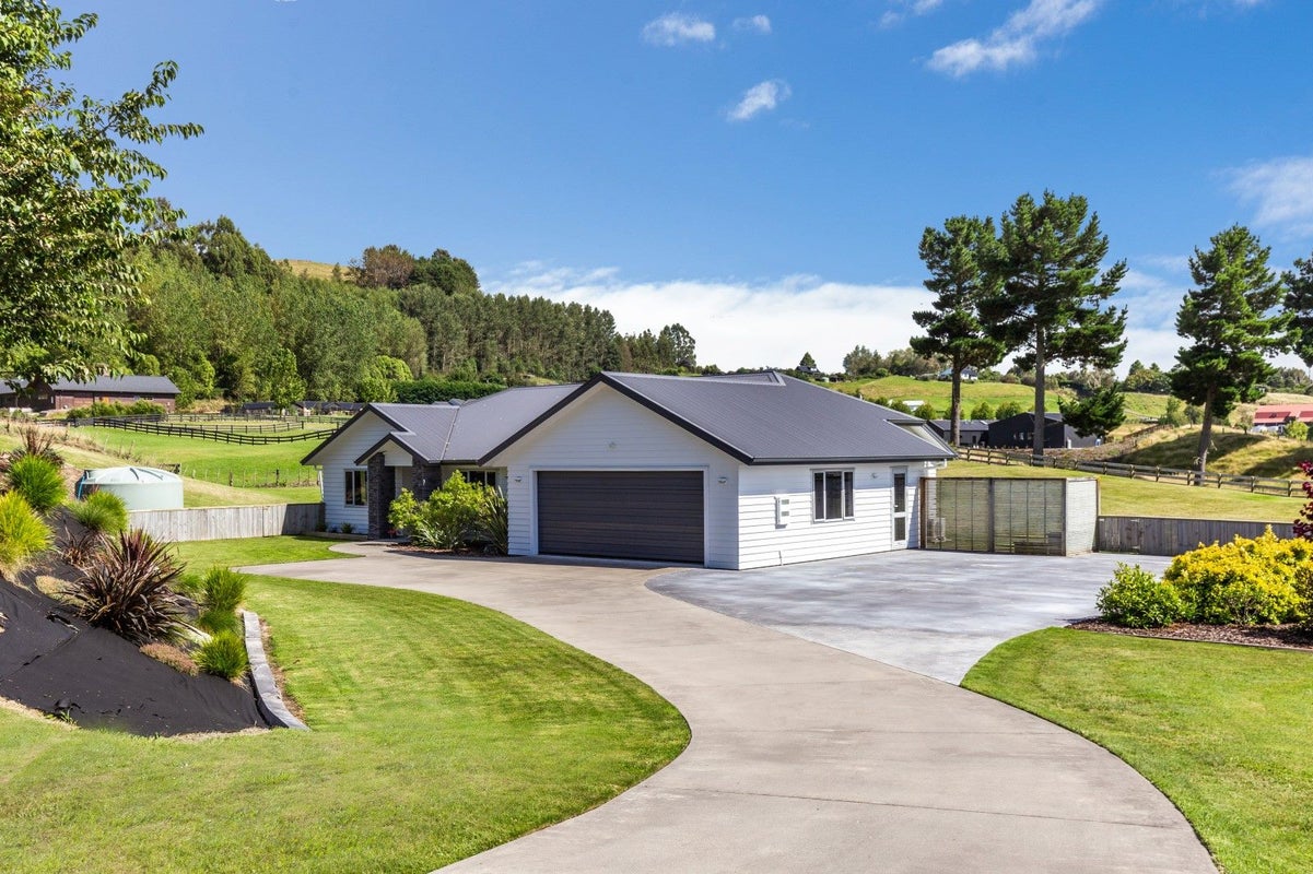 50 Ramsay Drive, Acacia Bay, Taupo - Carousel 1