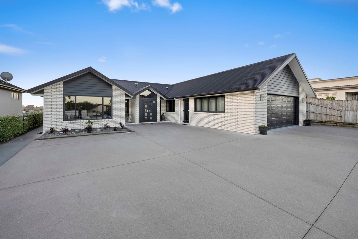 61 Somerton Drive, Huntington, Hamilton - Carousel 1