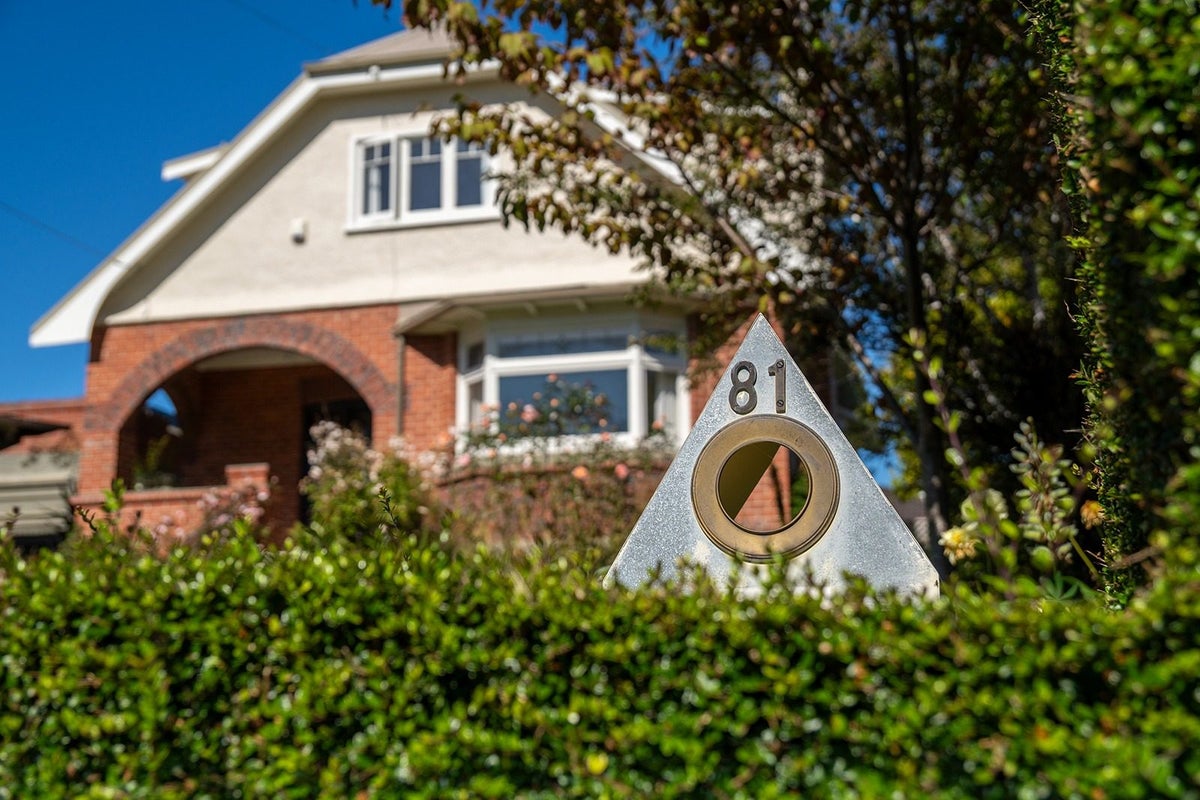 81 Cannington Road, Maori Hill, Dunedin - Carousel 2