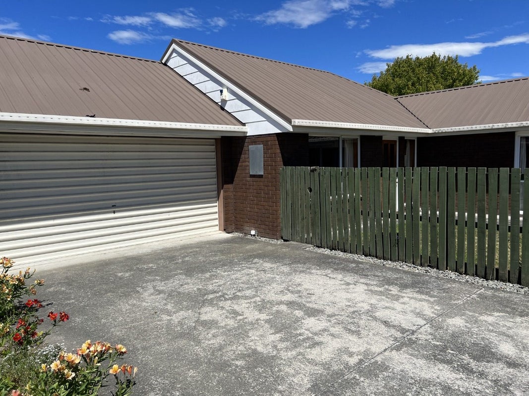 2/3 Claverley Gardens, Avonhead, Christchurch - Carousel 1