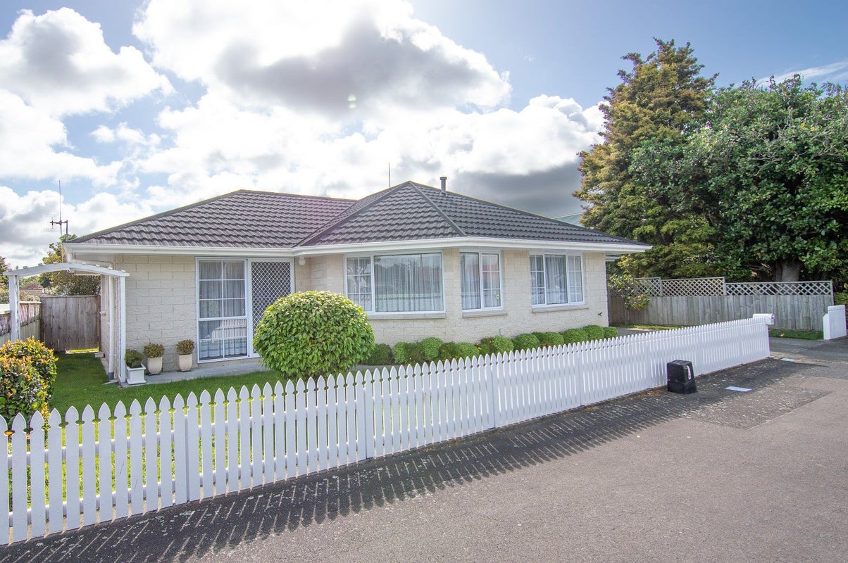 177 Cook Street, West End, Palmerston North - Carousel 1
