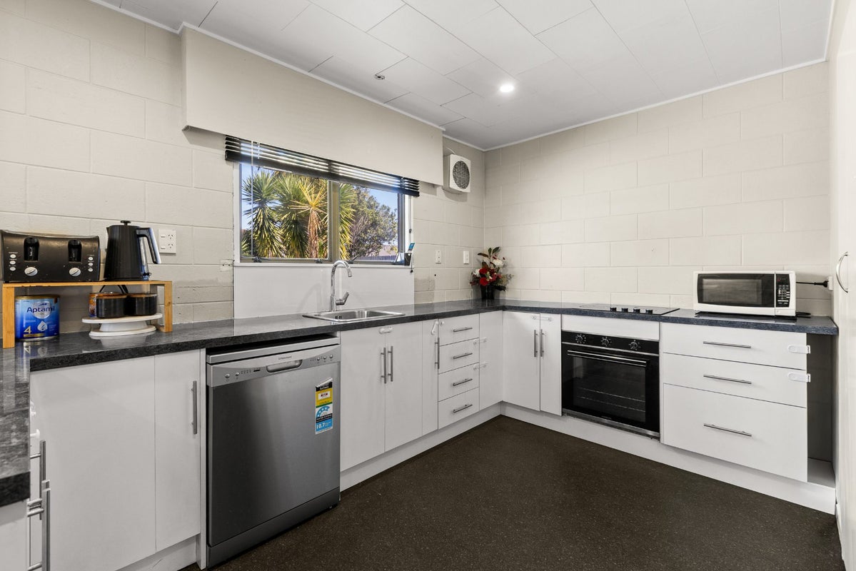 81 Caernarvon Drive, Flaxmere, Hastings - Carousel 2