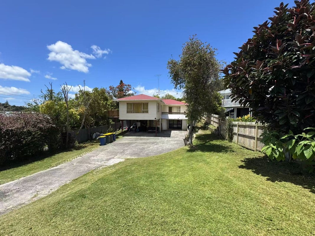 15 Ellice Road, Totara Vale, Auckland - Carousel 1