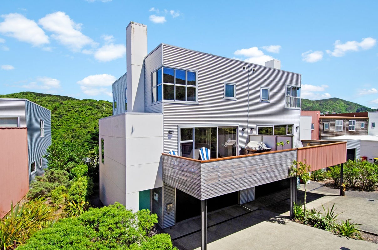 35 Saddleback Grove, Karori, Wellington - Carousel 1